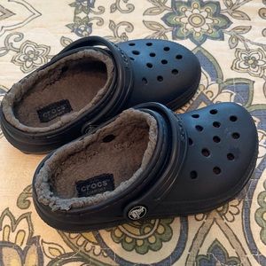 Boys fleece lined crocs size 11